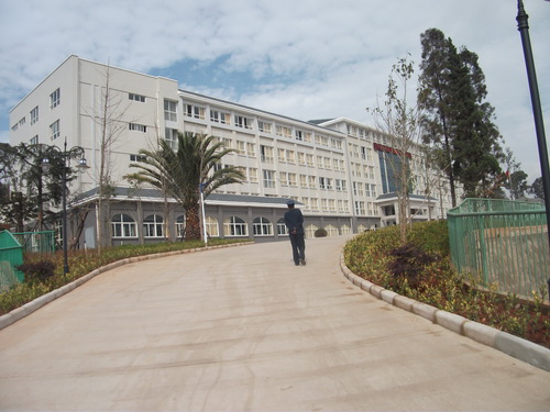云南盛翔------云南省安宁市职业高级中学综合实训楼工程