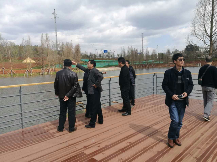 宁湖新城管委会王副主任组织相关领导到我司监理的安宁市宁湖公园及宁湖湿地公园视察