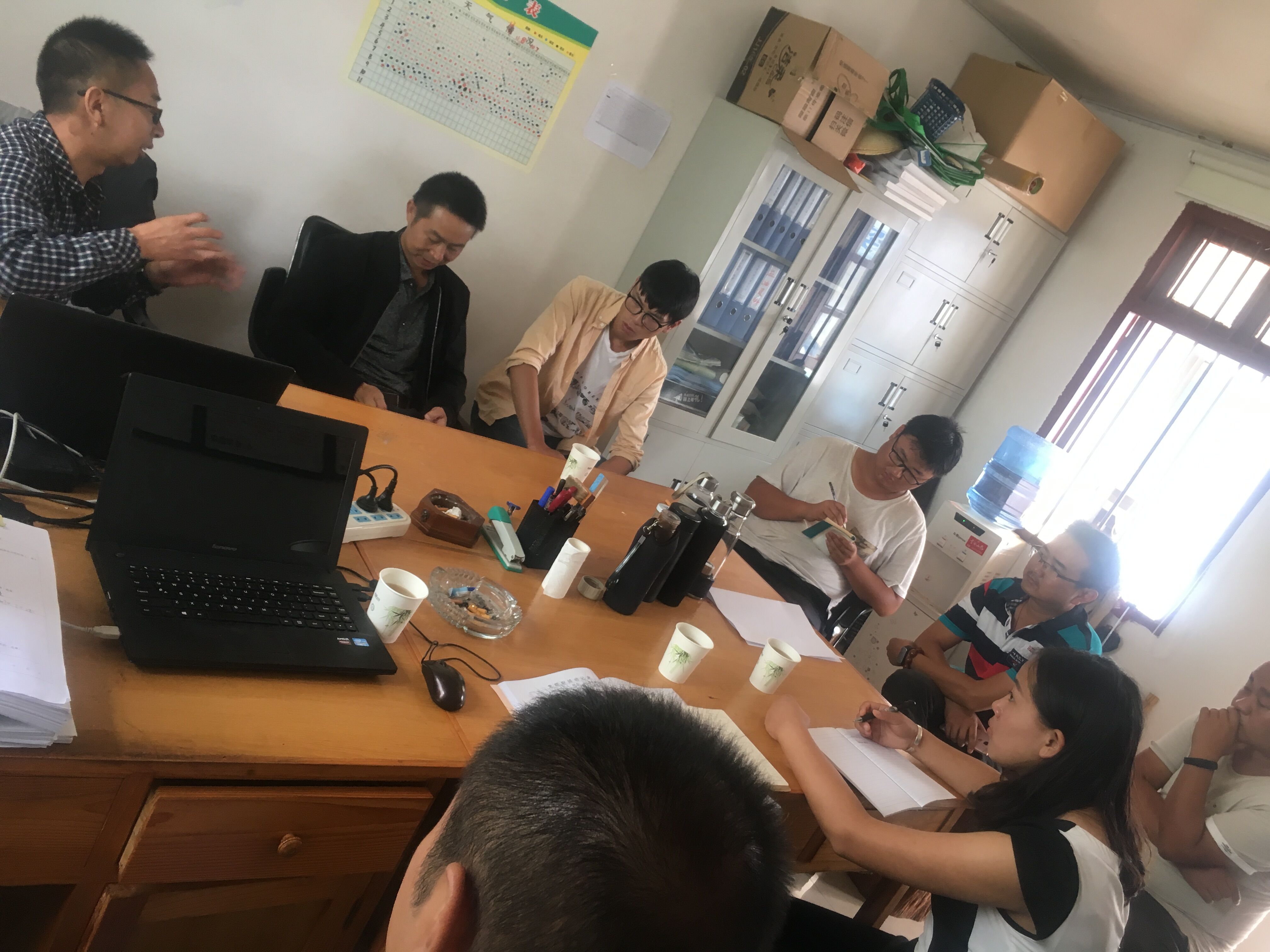 住建局党委到320国道提升工程项目部开展工作交流会
