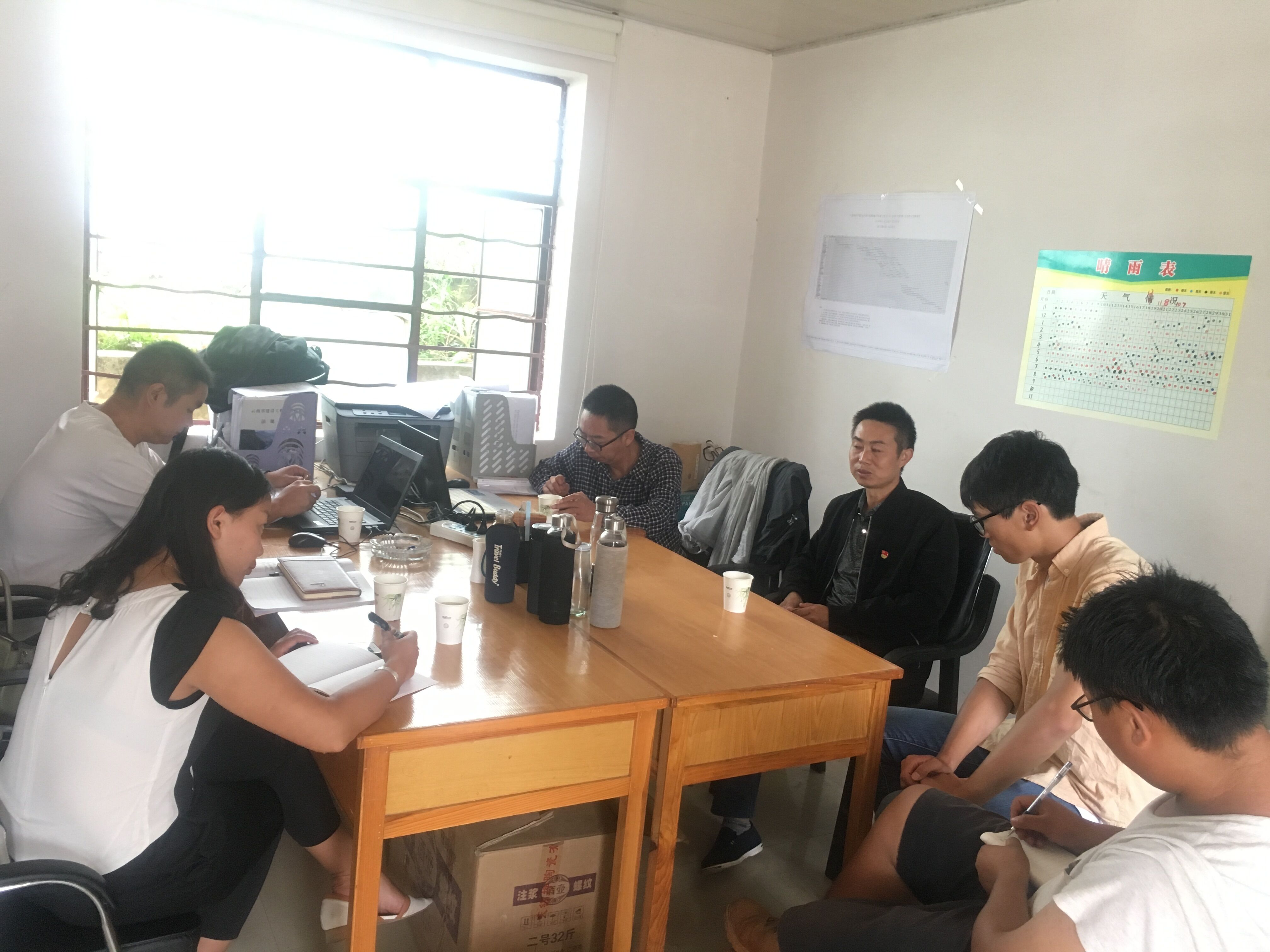 住建局党委到320国道提升工程项目部开展工作交流会