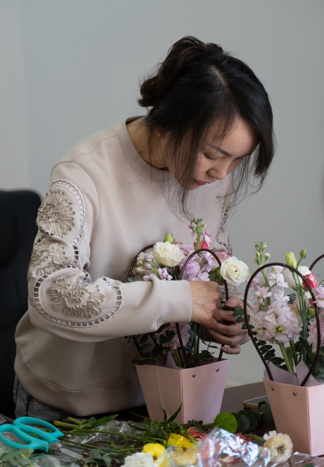 花香三月 绽放“她力量” ——庆祝 “三八”国际劳动妇女节暨主题党日活动