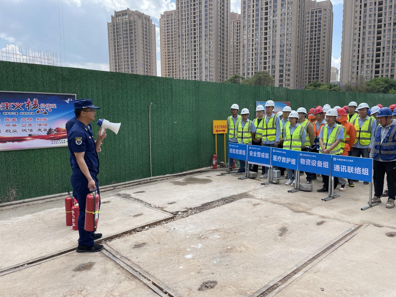 安宁市官厢街更新改造工程项目开展消防应急演练