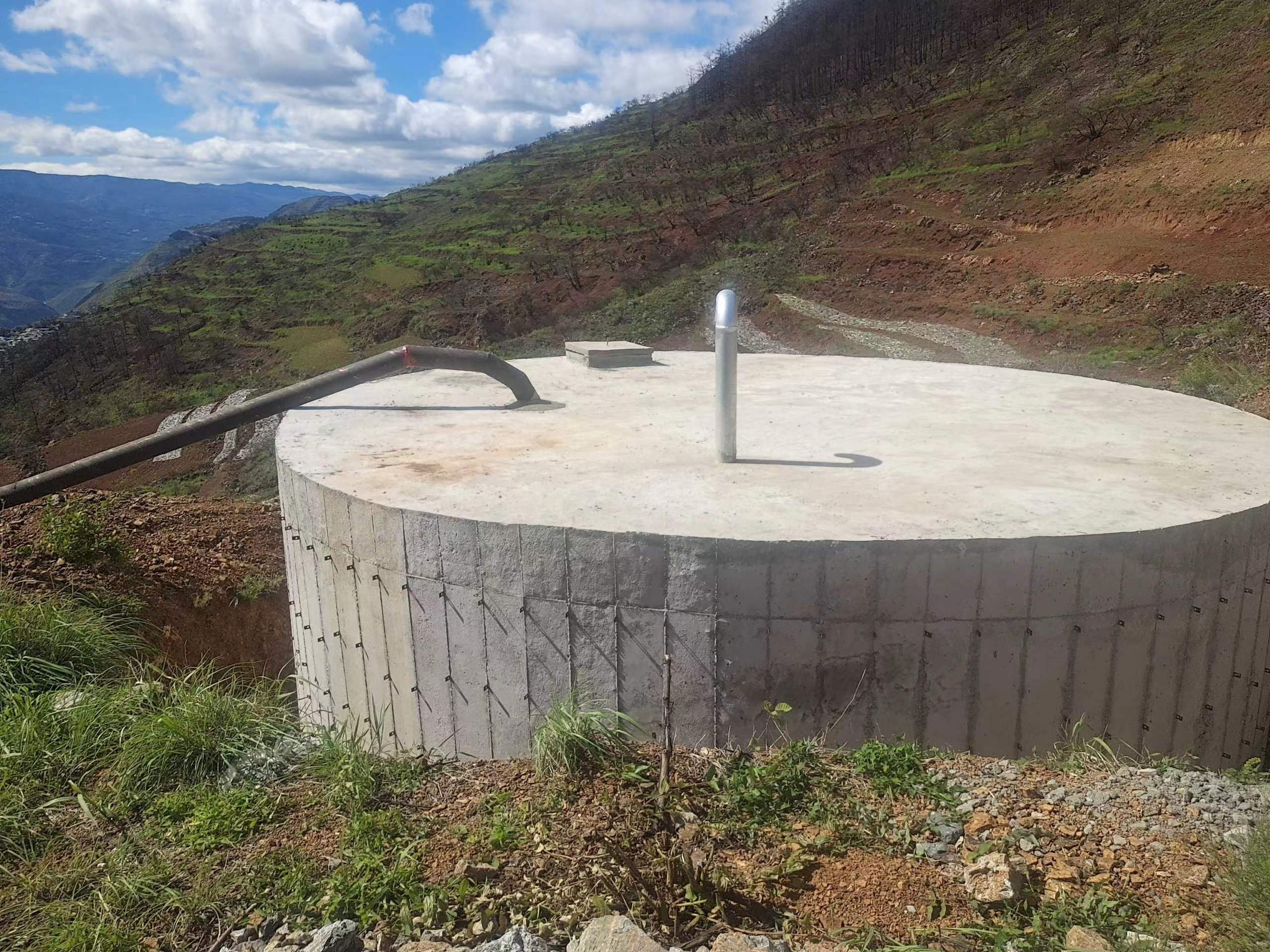 东川区阿旺镇新碧嘎村农业产业光伏配水项目竣工在即