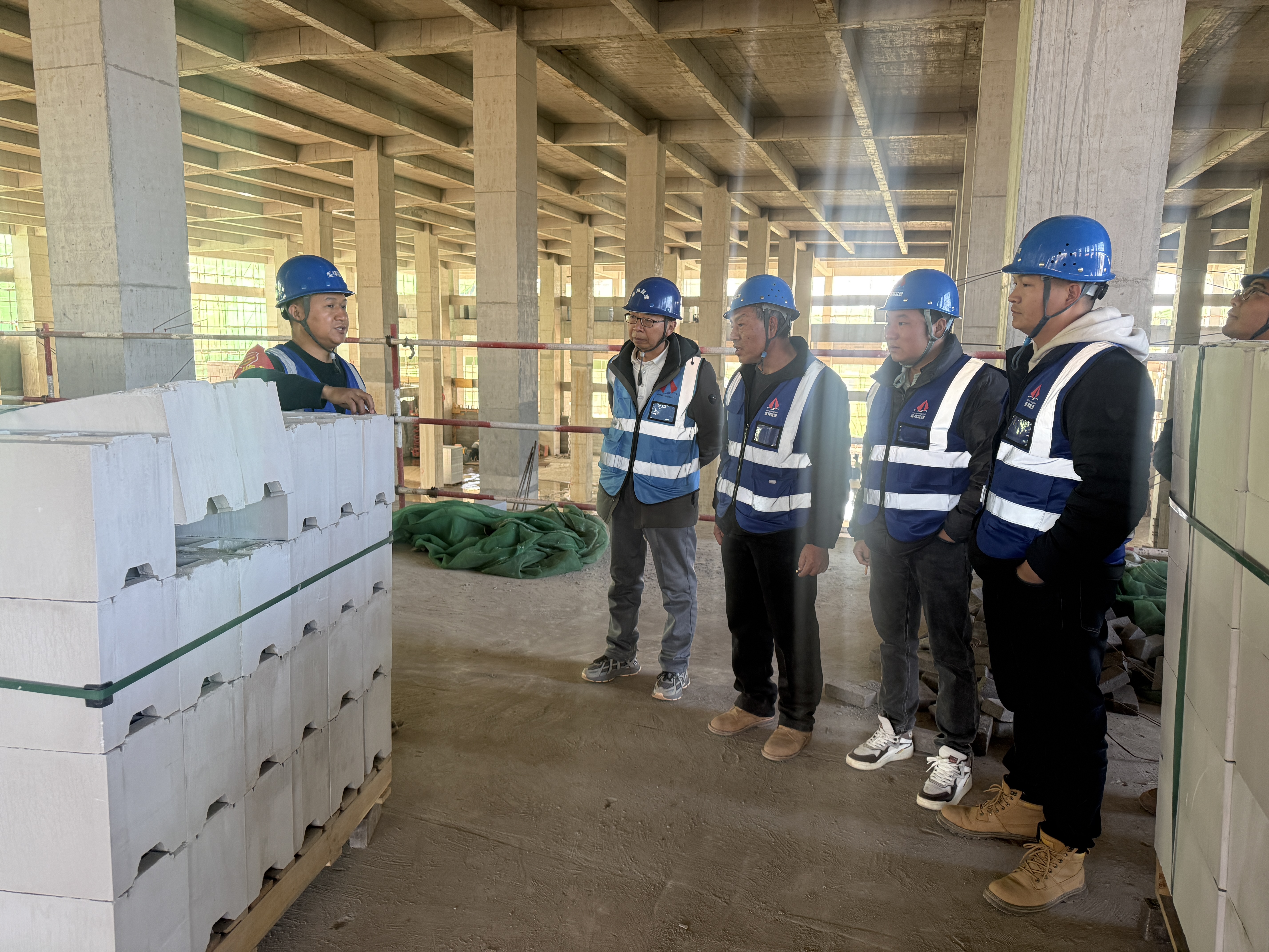 聚焦超高支模难题 共探安全施工之道 ——盛翔监理公司专业组开展“承插型盘口式脚手架高支模”观摩探讨活动